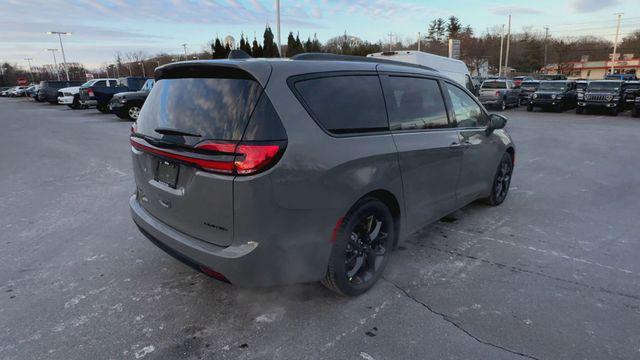 new 2025 Chrysler Pacifica car, priced at $46,358