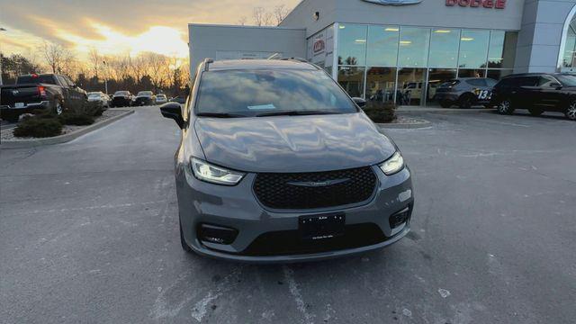 new 2025 Chrysler Pacifica car, priced at $46,358