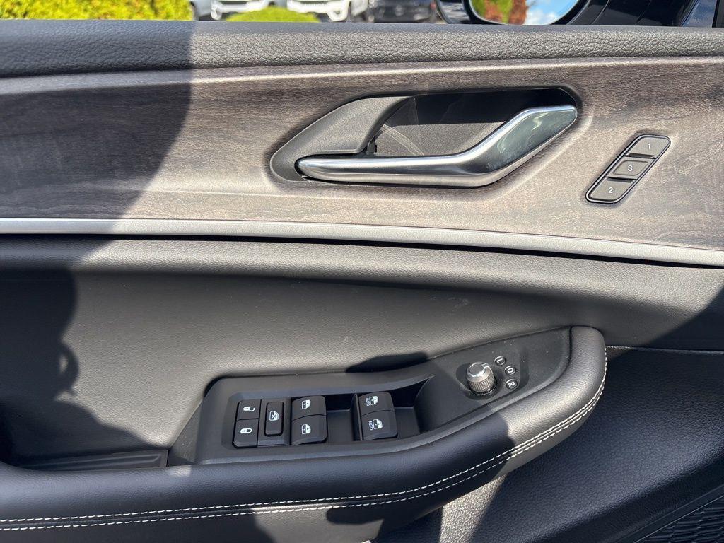 new 2025 Jeep Grand Cherokee car, priced at $48,410