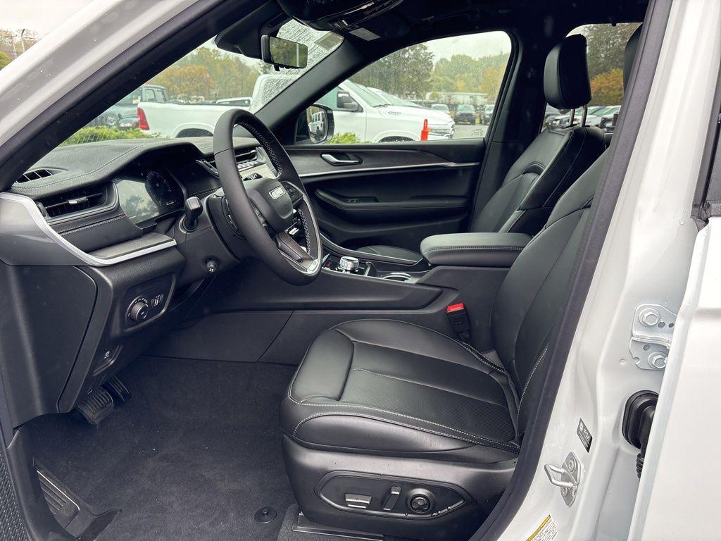 new 2025 Jeep Grand Cherokee car, priced at $48,410