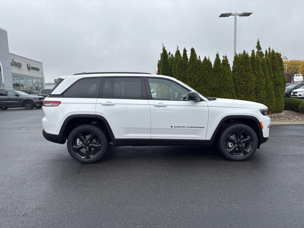 new 2025 Jeep Grand Cherokee car, priced at $48,410