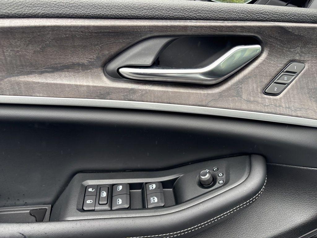 new 2025 Jeep Grand Cherokee car, priced at $48,410