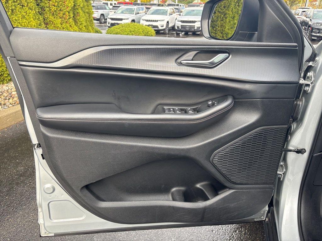 used 2024 Jeep Grand Cherokee L car, priced at $29,800