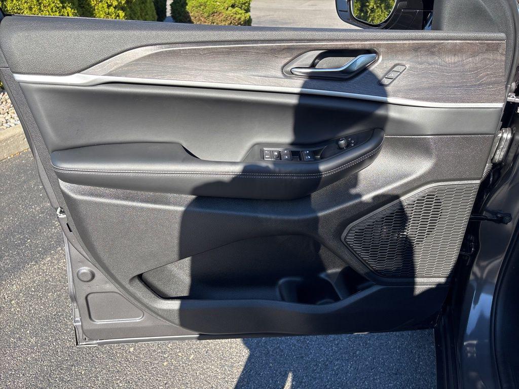 new 2025 Jeep Grand Cherokee car, priced at $45,961