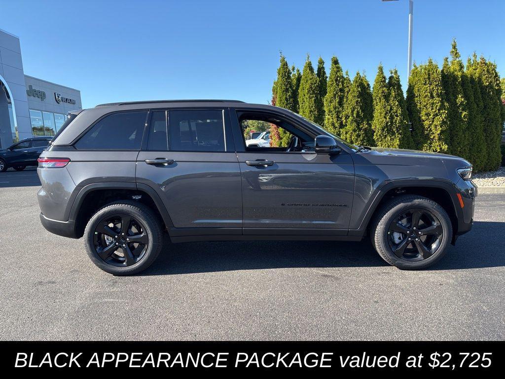 new 2025 Jeep Grand Cherokee car, priced at $45,961