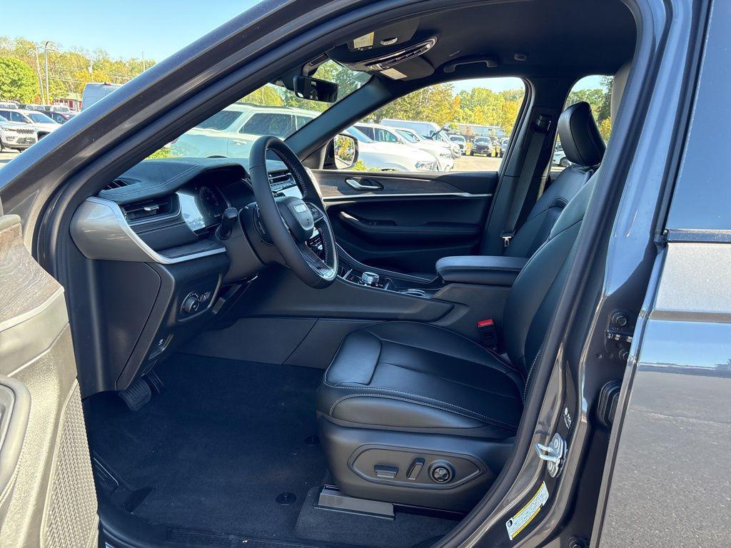 new 2025 Jeep Grand Cherokee car, priced at $45,961