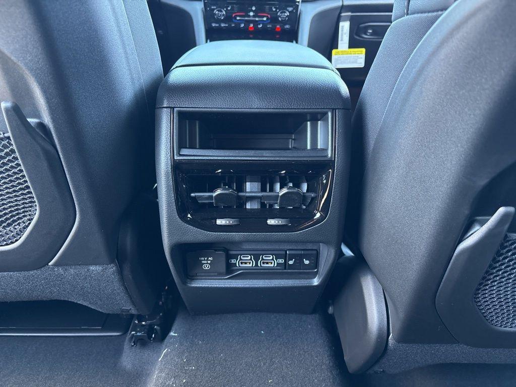 new 2025 Jeep Grand Cherokee car, priced at $45,961