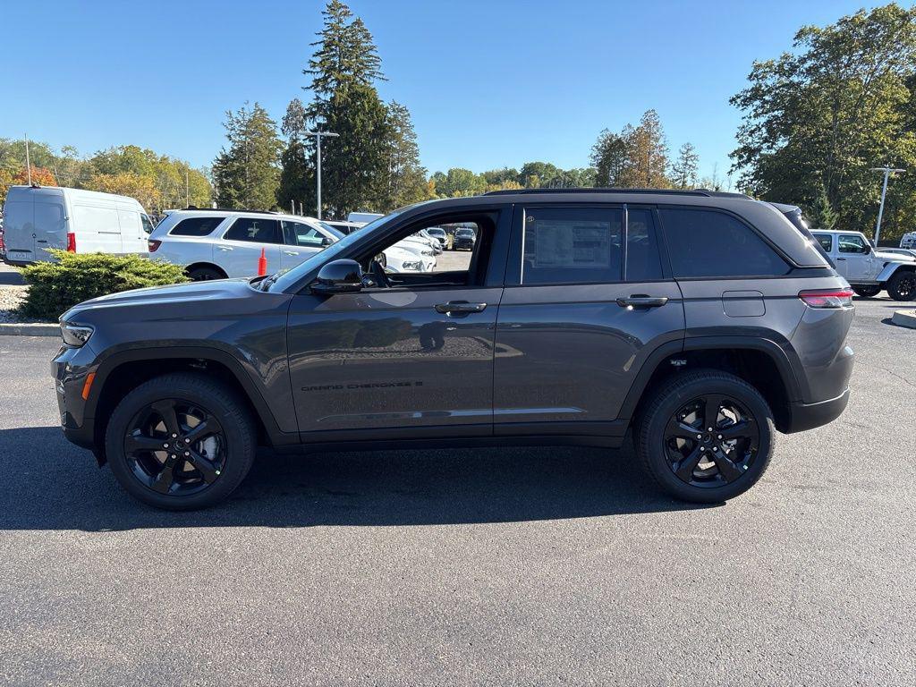 new 2025 Jeep Grand Cherokee car, priced at $45,961