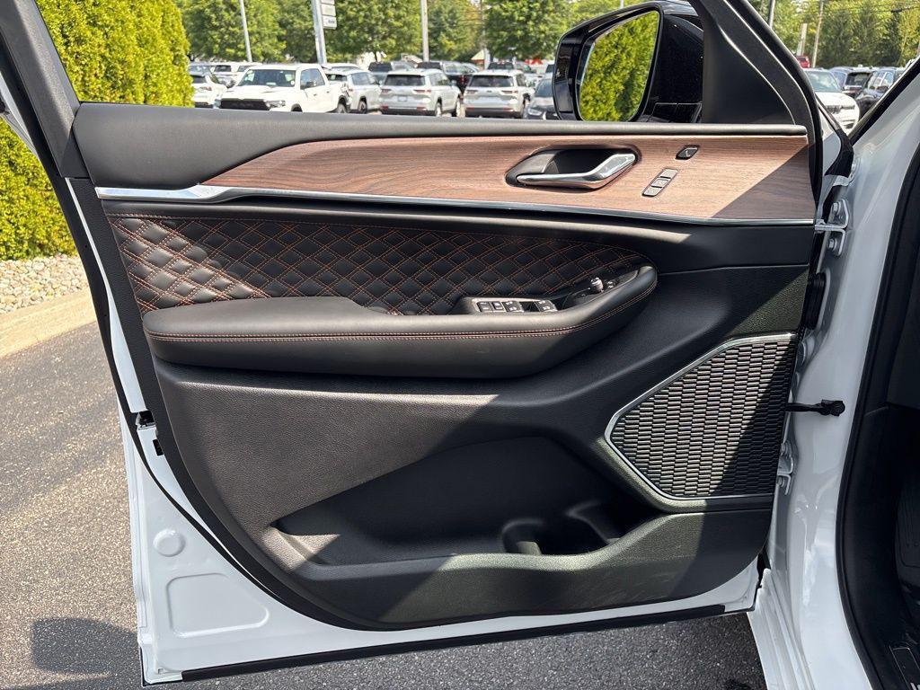 new 2025 Jeep Grand Cherokee car, priced at $58,859