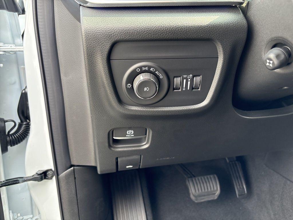 new 2025 Jeep Grand Cherokee car, priced at $58,859