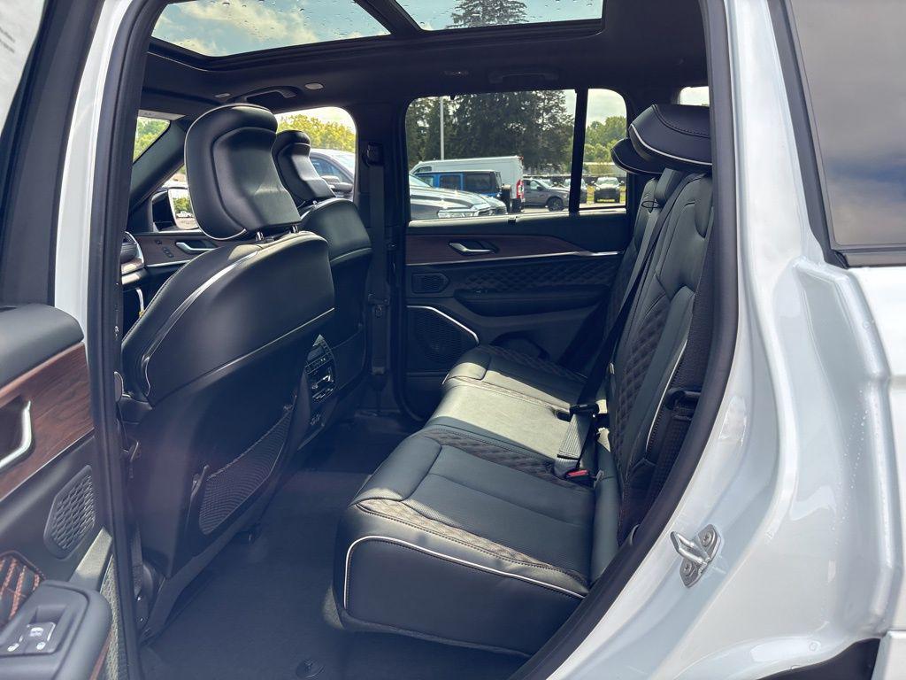 new 2025 Jeep Grand Cherokee car, priced at $58,859