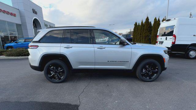 new 2025 Jeep Grand Cherokee car, priced at $45,675