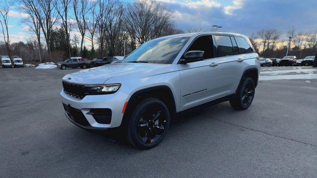 new 2025 Jeep Grand Cherokee car, priced at $45,675