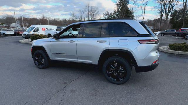 new 2025 Jeep Grand Cherokee car, priced at $45,675