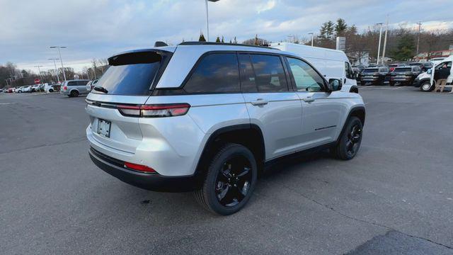 new 2025 Jeep Grand Cherokee car, priced at $45,675