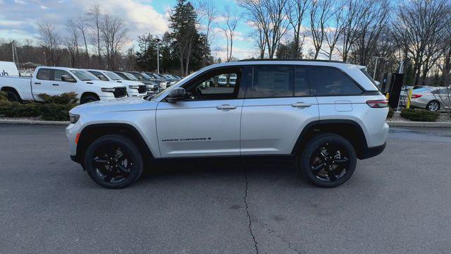 new 2025 Jeep Grand Cherokee car, priced at $45,675