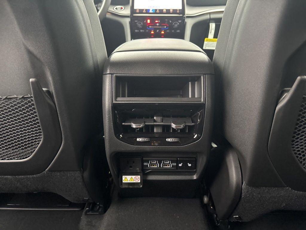 new 2025 Jeep Grand Cherokee car, priced at $49,958