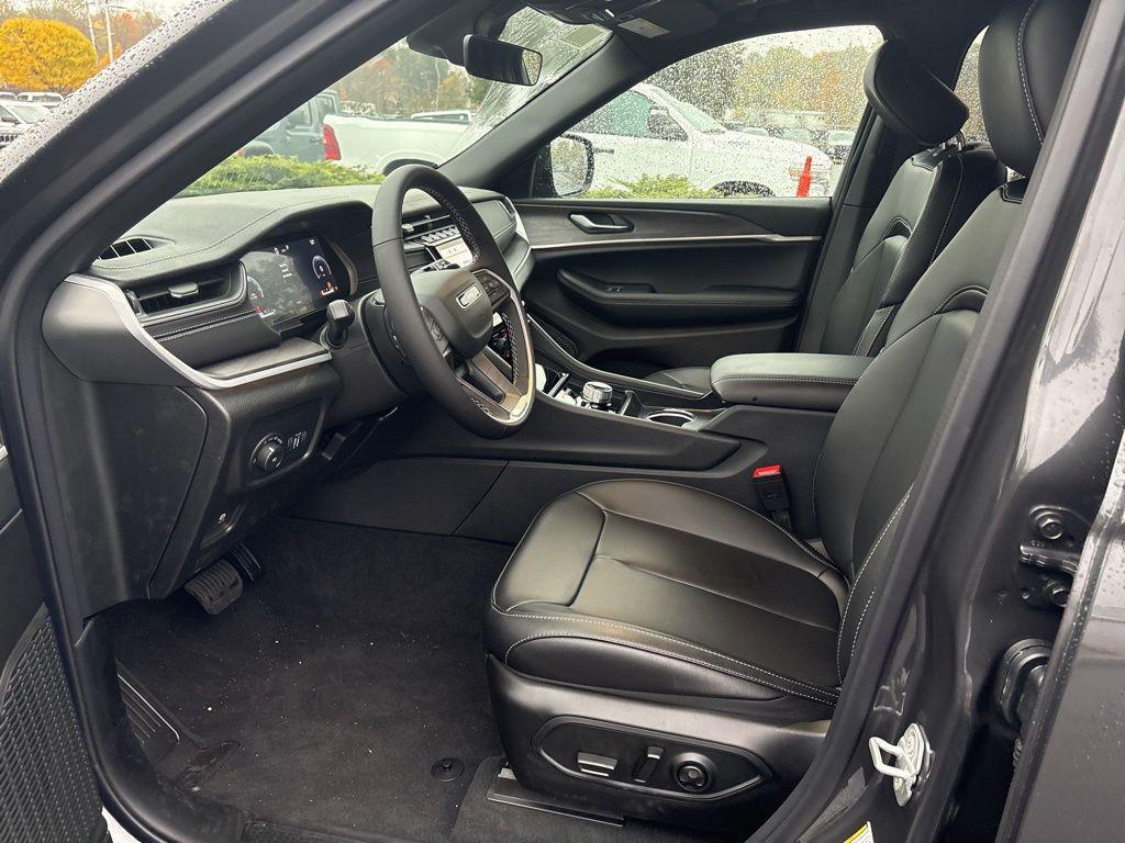 new 2025 Jeep Grand Cherokee car, priced at $49,958