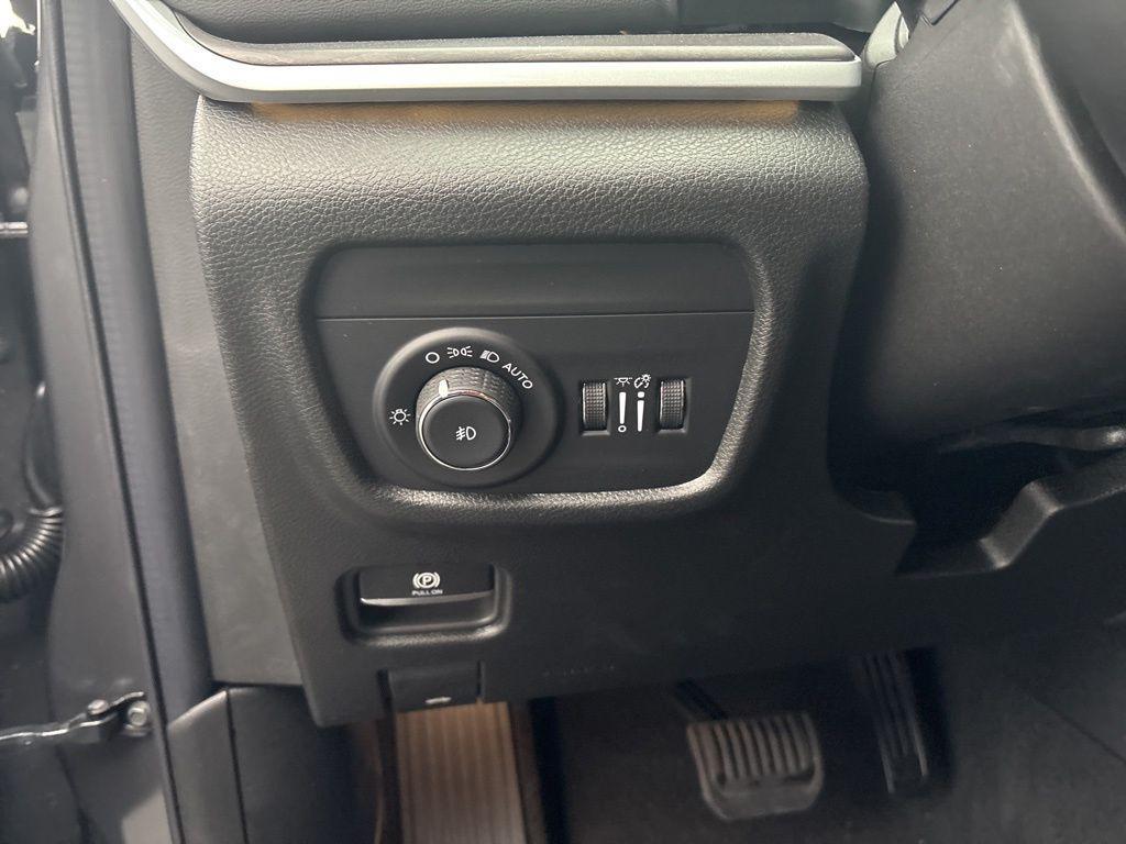 new 2025 Jeep Grand Cherokee car, priced at $49,958