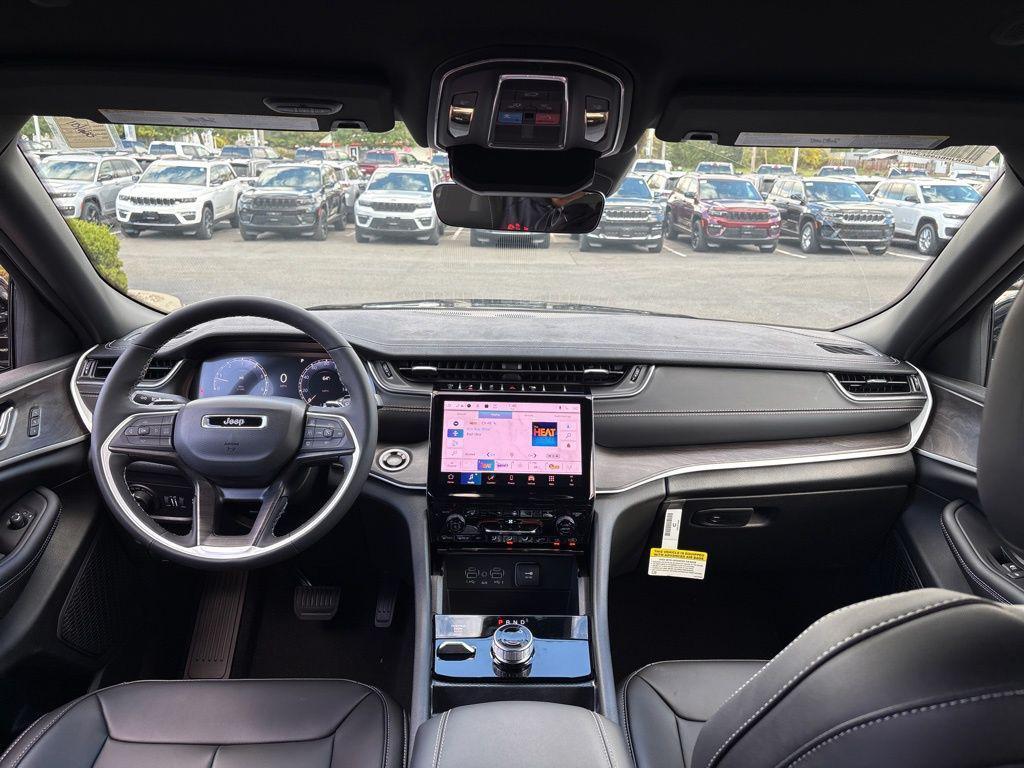 new 2025 Jeep Grand Cherokee car, priced at $43,952