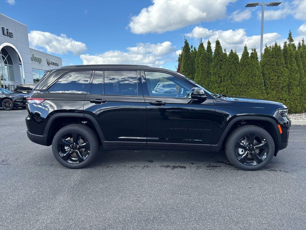 new 2025 Jeep Grand Cherokee car, priced at $43,952