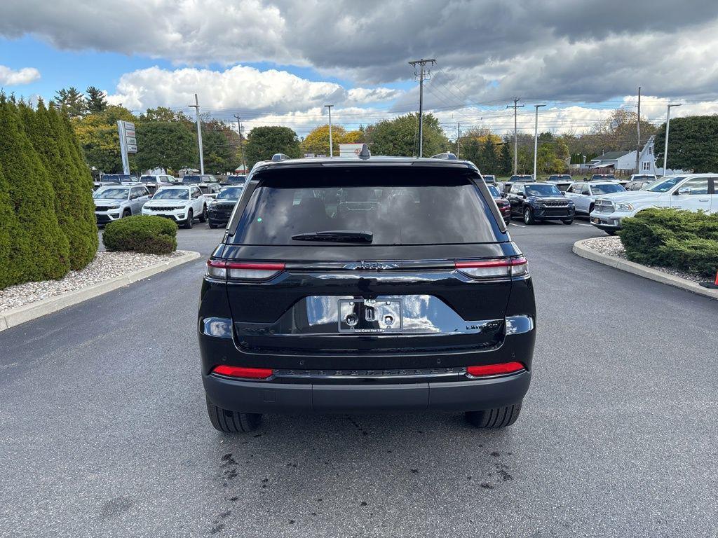 new 2025 Jeep Grand Cherokee car, priced at $43,952