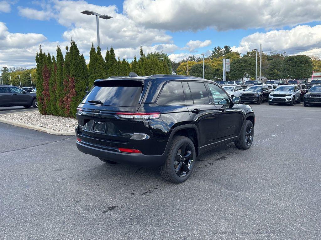 new 2025 Jeep Grand Cherokee car, priced at $43,952