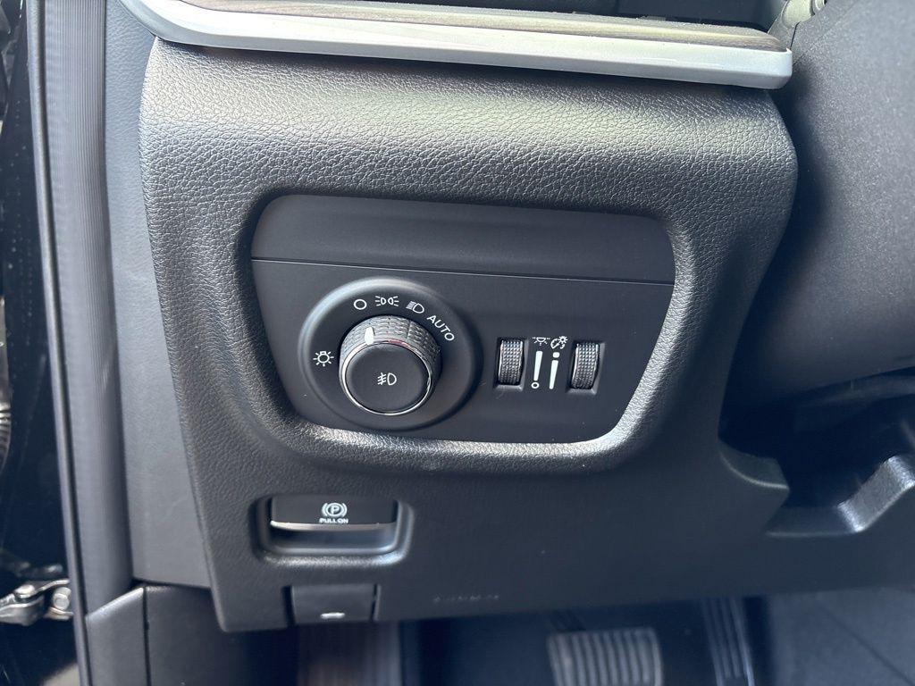 new 2025 Jeep Grand Cherokee car, priced at $43,952