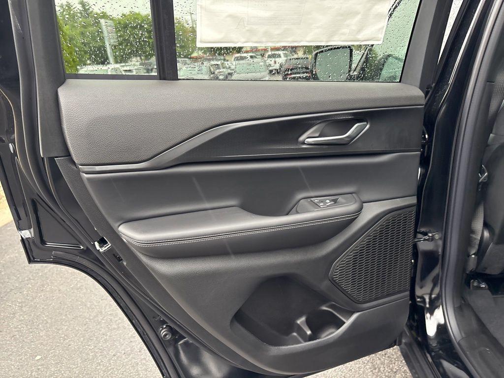 new 2025 Jeep Grand Cherokee car, priced at $38,415