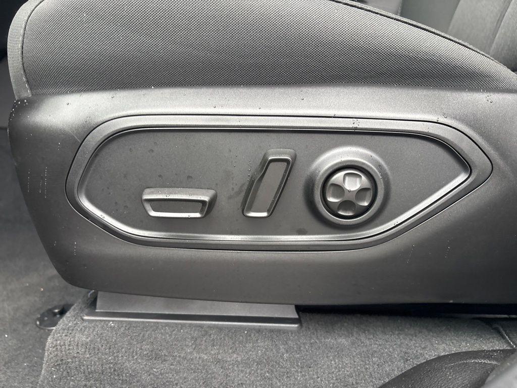 new 2025 Jeep Grand Cherokee car, priced at $38,415