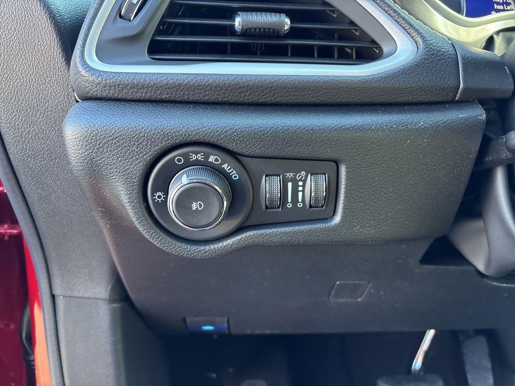 new 2026 Chrysler Pacifica car, priced at $47,075