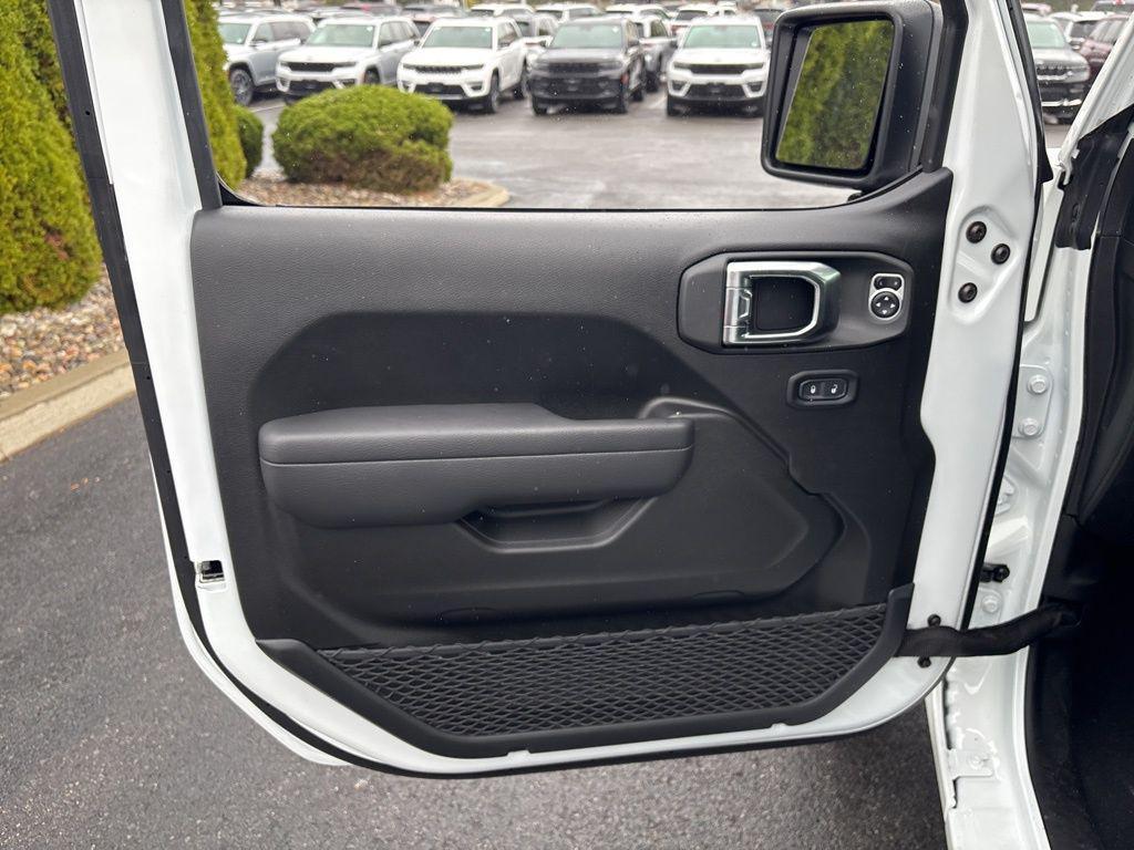 new 2025 Jeep Gladiator car, priced at $47,057