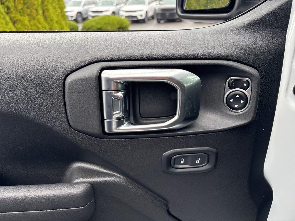 new 2025 Jeep Gladiator car, priced at $47,057