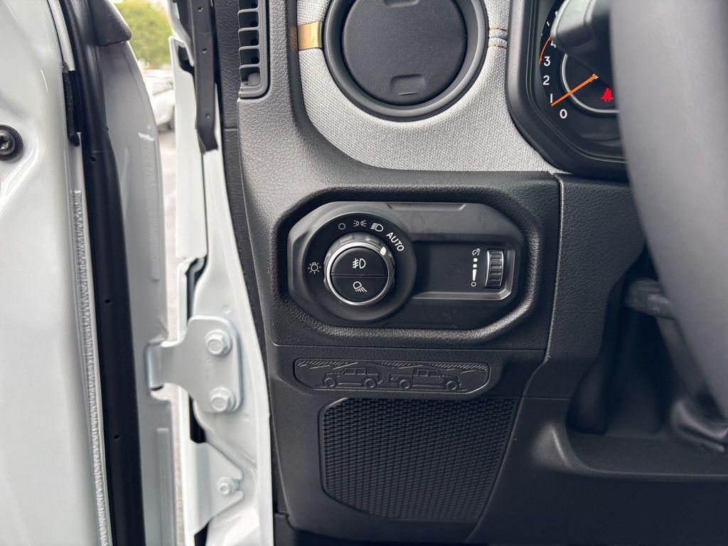 new 2025 Jeep Gladiator car, priced at $47,057