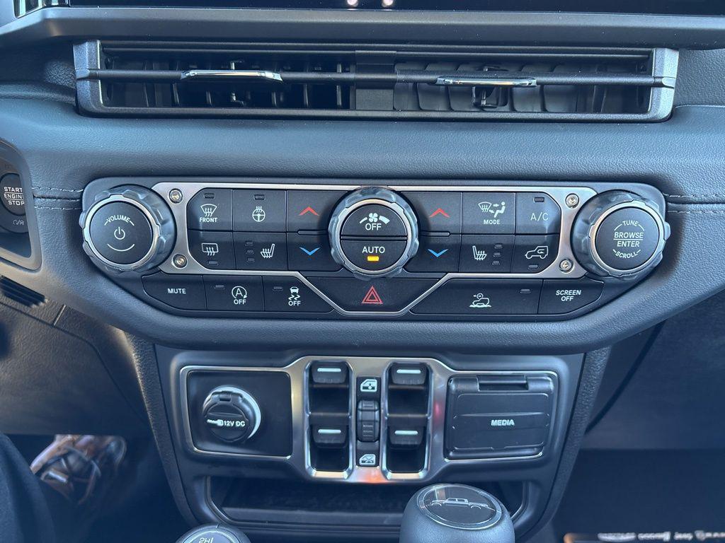 new 2025 Jeep Gladiator car, priced at $51,210