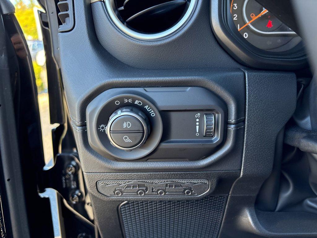 new 2025 Jeep Gladiator car, priced at $51,210