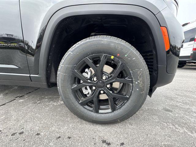 new 2025 Jeep Grand Cherokee car, priced at $42,634