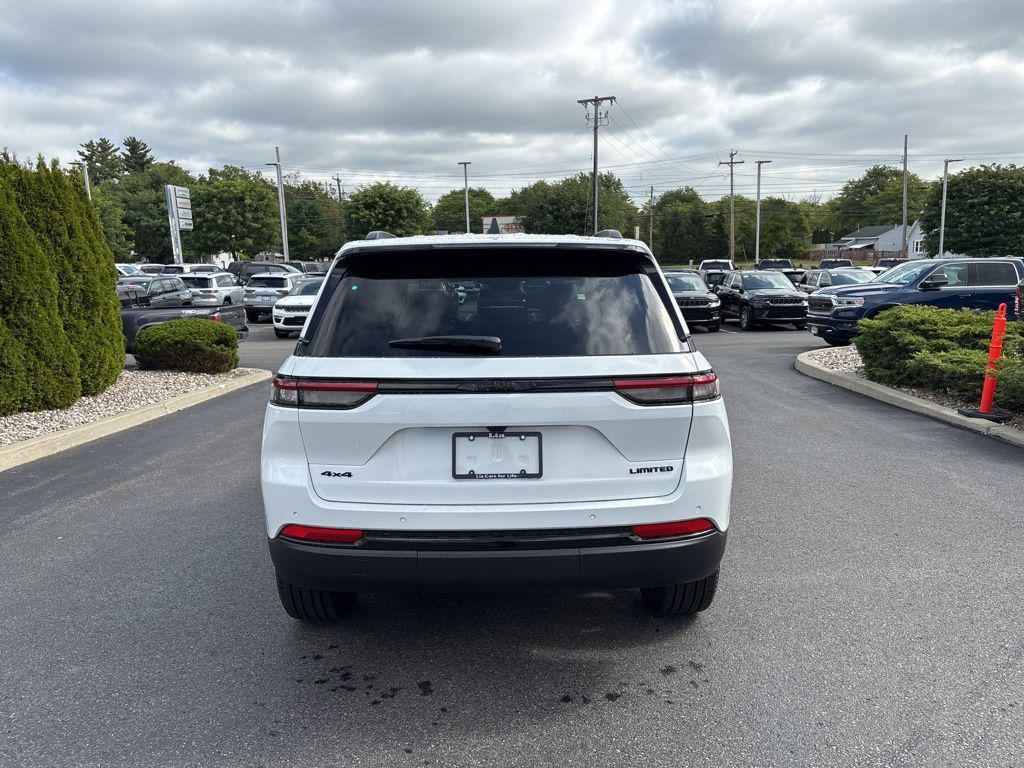 new 2025 Jeep Grand Cherokee car, priced at $45,390