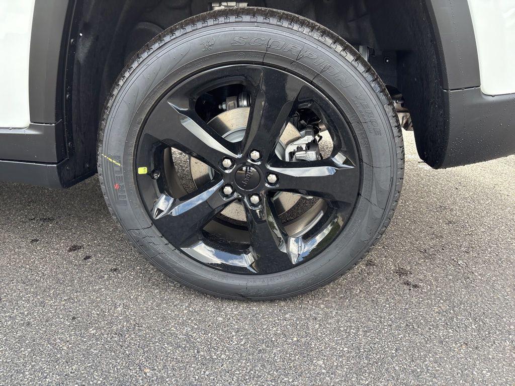 new 2025 Jeep Grand Cherokee car, priced at $45,390