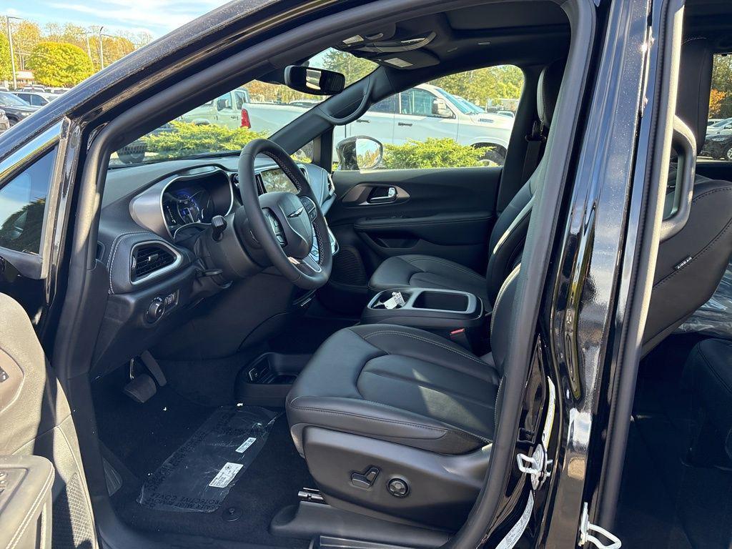 new 2026 Chrysler Pacifica car, priced at $47,775