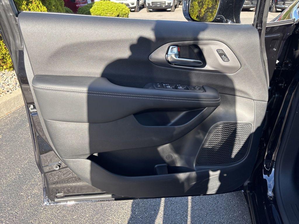 new 2026 Chrysler Pacifica car, priced at $47,775