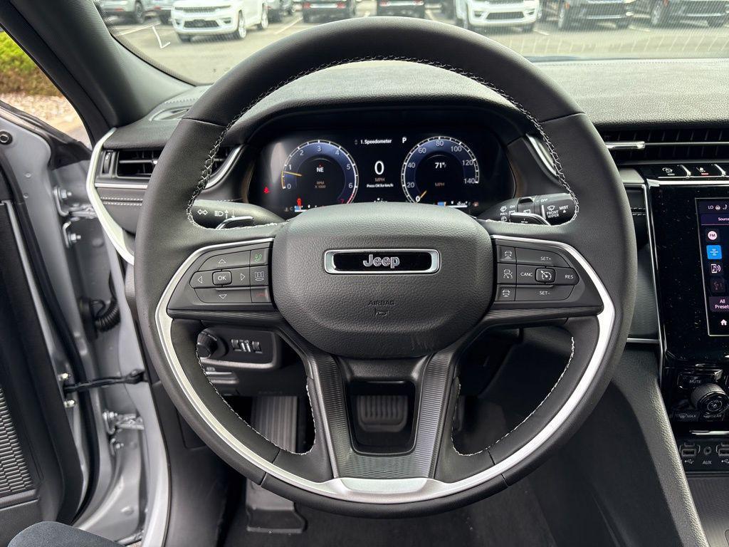 new 2025 Jeep Grand Cherokee car, priced at $40,153
