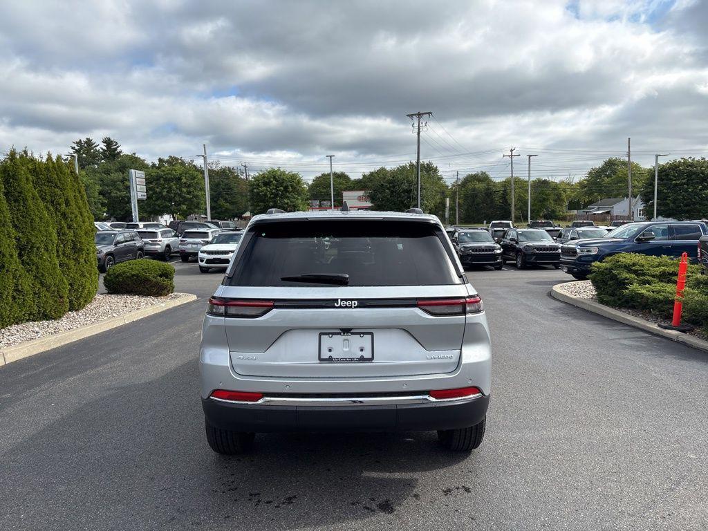 new 2025 Jeep Grand Cherokee car, priced at $40,153