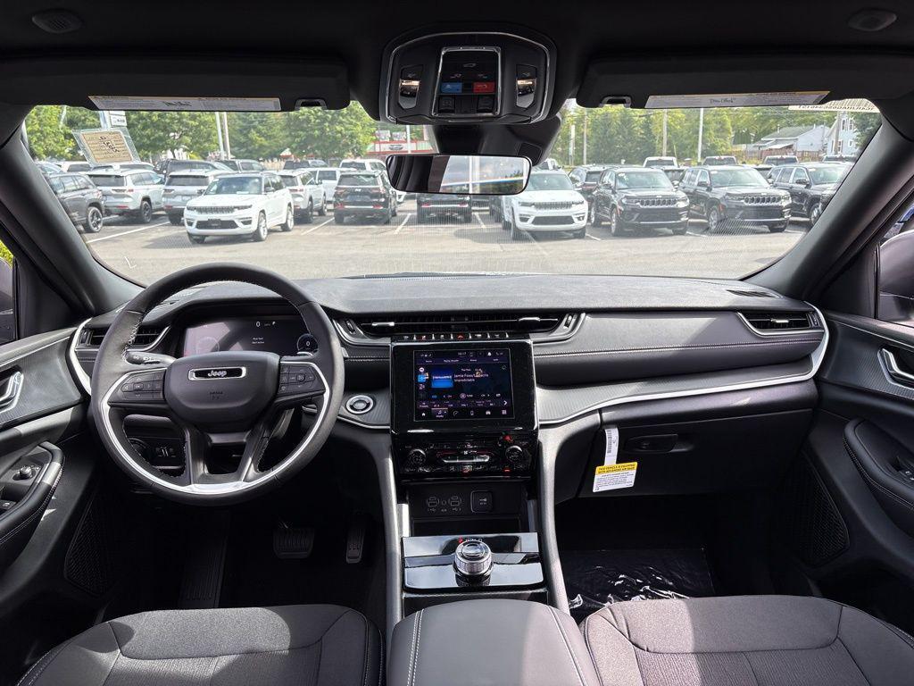 new 2025 Jeep Grand Cherokee car, priced at $40,153
