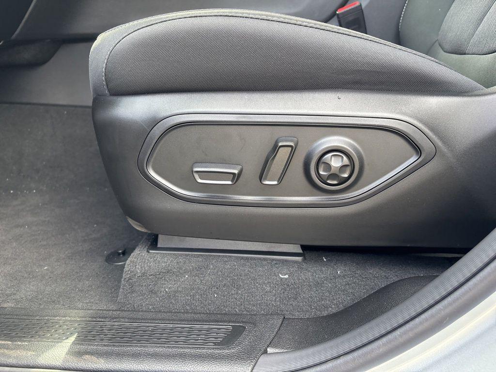 new 2025 Jeep Grand Cherokee car, priced at $40,153