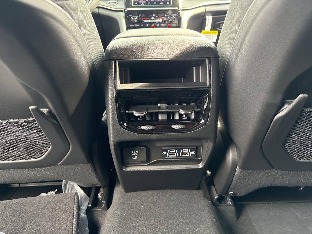 new 2025 Jeep Grand Cherokee car, priced at $40,153