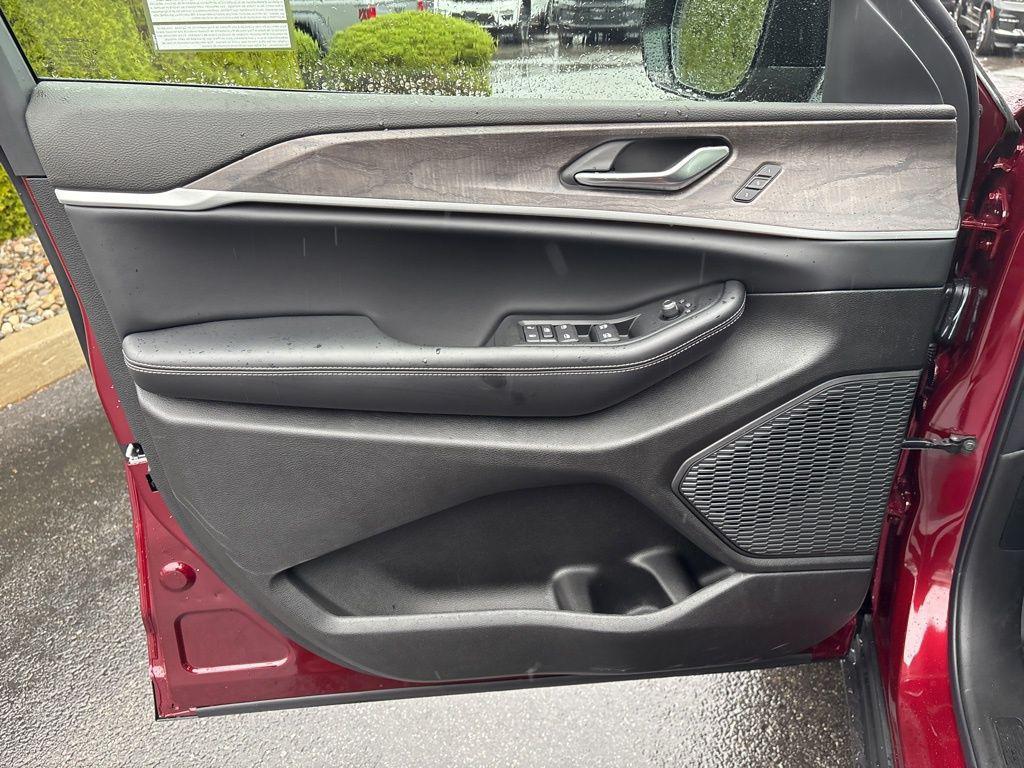 new 2025 Jeep Grand Cherokee car, priced at $48,957