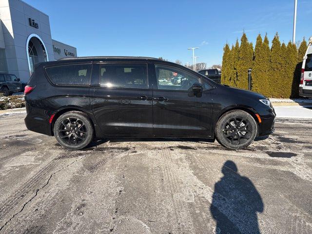 new 2025 Chrysler Pacifica car, priced at $45,714