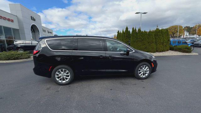 new 2025 Chrysler Pacifica car, priced at $43,483