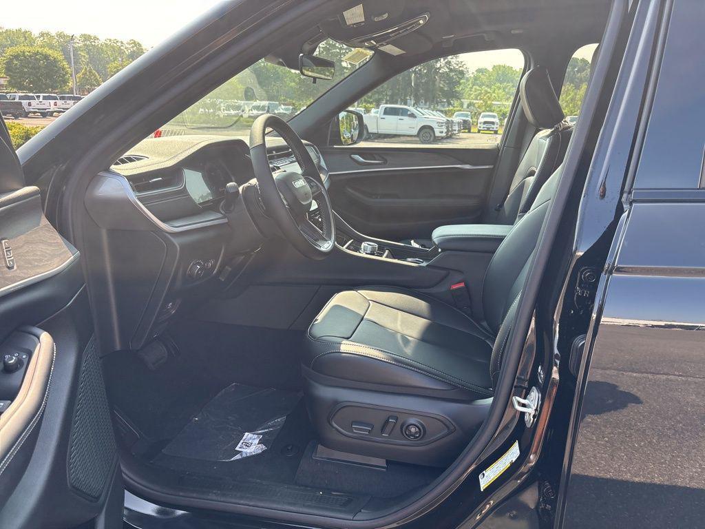 new 2025 Jeep Grand Cherokee car, priced at $46,760